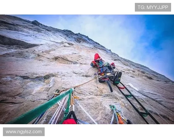 攀岩之巅：深入成都攀岩队的灵活性与训练秘笈探讨